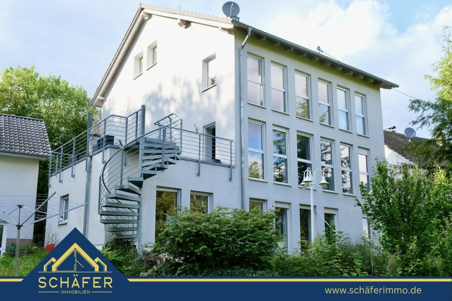 Titelbild - Haus kaufen in Rehlingen-Siersburg - Einfamilienhaus mit Einliegerwohnung und großem Grundstück in Rehlingen-Siersburg OT zu verkaufen