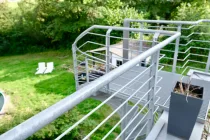 Edelstahl-Treppe in den Garten
