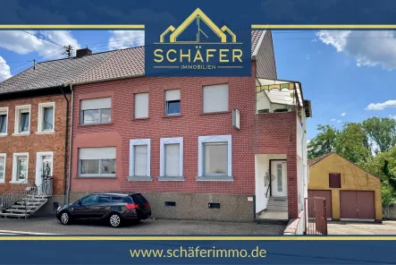 1 - Haus kaufen in Schwalbach / Hülzweiler - Zweifamilienhaus mit großer Lagerhalle und weitläufigem Grundstück in Schwalbach OT zu verkaufen
