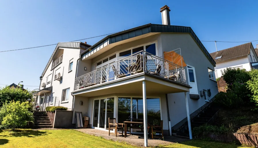 1 - Haus kaufen in Überherrn / Felsberg - Einmaliger Ausblick - Großes Anwesen mit ELW und weitläufigem Grundstück in Felsberg zu verkaufen