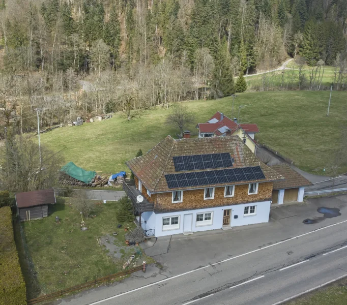 Ansicht - Haus kaufen in Sankt Blasien / Schlageten - 1-Familienhaus mit Ausbau- und Bauplatzpotenzial - ehemalige Gaststätte mit viel Charme