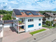 Ansicht mit PV-Anlage