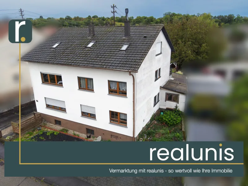 Luftbild 1 - Haus kaufen in Östringen - Freistehendes Mehrgenerationenhaus mit Erbbaurecht - realunis -