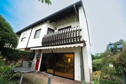 Außenansicht - Haus kaufen in Worms - Familienfreundliches Reihenendhaus mit Traumgarten und Dachterrasse in ruhiger Sackgasse - realunis