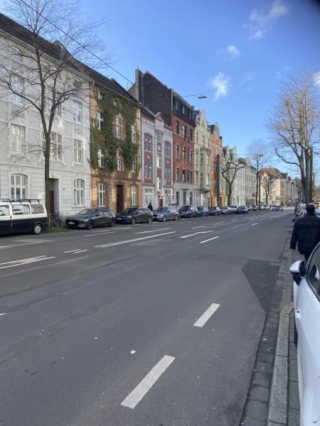 Strasse  - Haus kaufen in Düsseldorf - MEHRFAMILIENHAUS IN OBERBILK