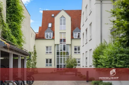 Hausansicht - Wohnung kaufen in Augsburg / Zentrum - Charmante Ruheoase in bester Innenstadtlage - Balkon, Tageslichtbad, TG-Platz!
