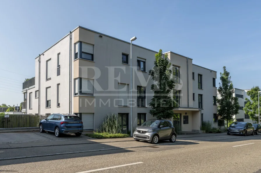 Außenfoto - Wohnung kaufen in Waiblingen - Wohntraum in WN: 4,5-Zimmer-Erdgeschosswohnung mit Terrasse, Garten, EBK und unverbaubarem Blick