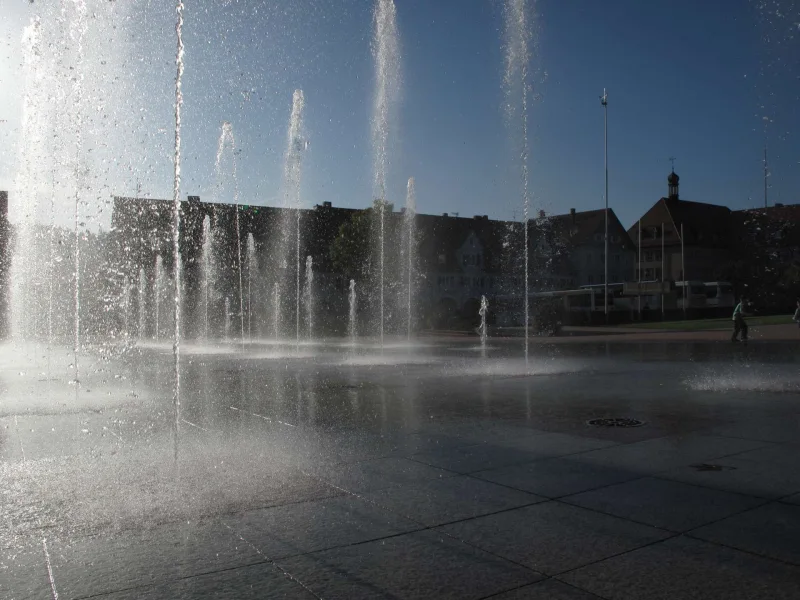 Wasserspiele Marktplatz - Laden/Einzelhandel mieten in Freudenstadt - Ladenlokal - Top-Lage am Freudenstädter unteren Marktplatz