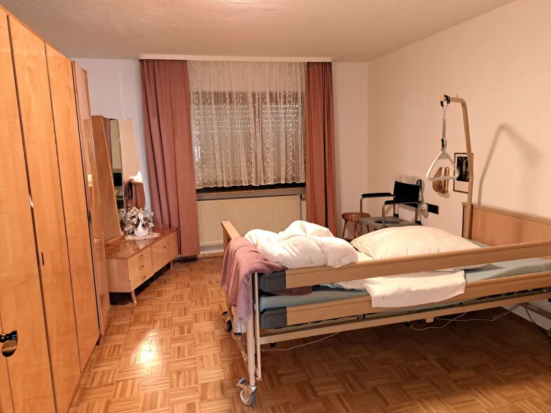 11 Schlafzimmer Hauptwohnung