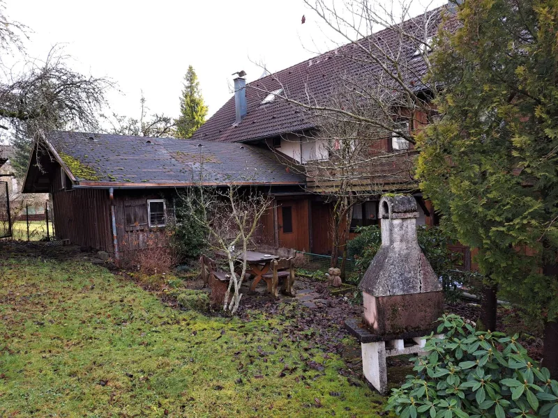 9 Ansicht Terrasse mit Grillplatz Rückseite