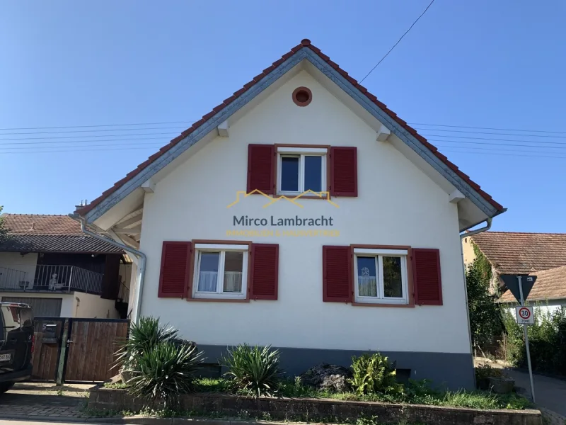 Außenansicht - Haus kaufen in Vogtsburg im Kaiserstuhl / Bischoffingen - Charmantes Haus sucht Handwerker.....