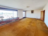 Wohnzimmer mit Panoramafenster (Hinterhaus)