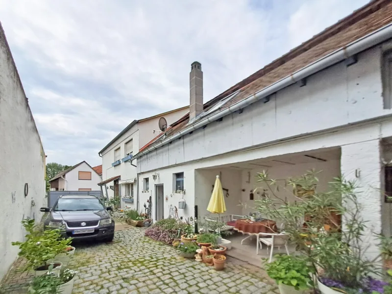 Hof2 - Haus kaufen in Einhausen - Modernisierte, innerörtliche Hofreite mit Möglichkeit der Pferdehaltung