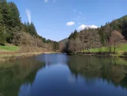 ruhig gelegene Stausee in der Nähe