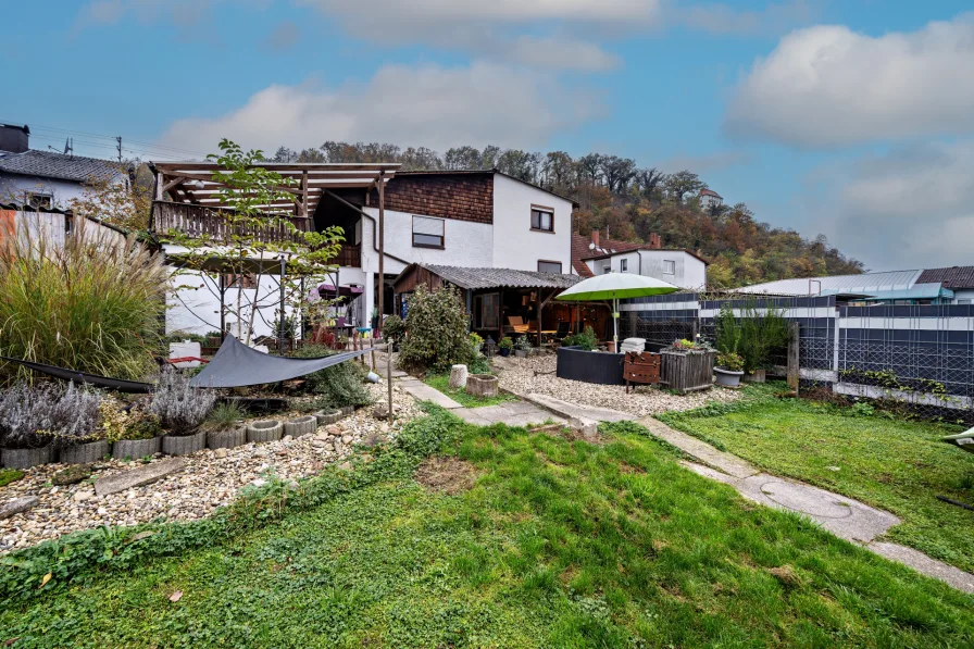 Blick vom Garten aufs Haus