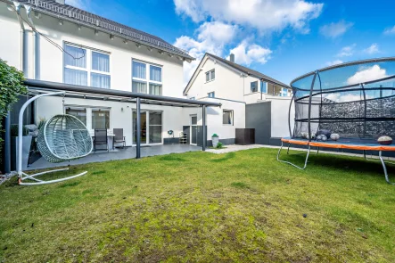 Garten - Haus mieten in Neckarsulm / Amorbach - Ihr neues Zuhause in Amorbach – Doppelhaushälfte mit 180 m² und Garten