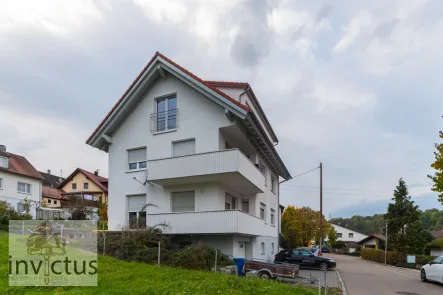 Außenansicht Straße - Haus kaufen in Hüttlingen - Hüttlingen am Hang genießen.3 Wohnungen im kernsanierten Haus