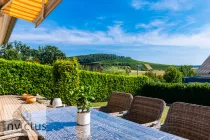 Terrasse mit Blick auf die Weinberge