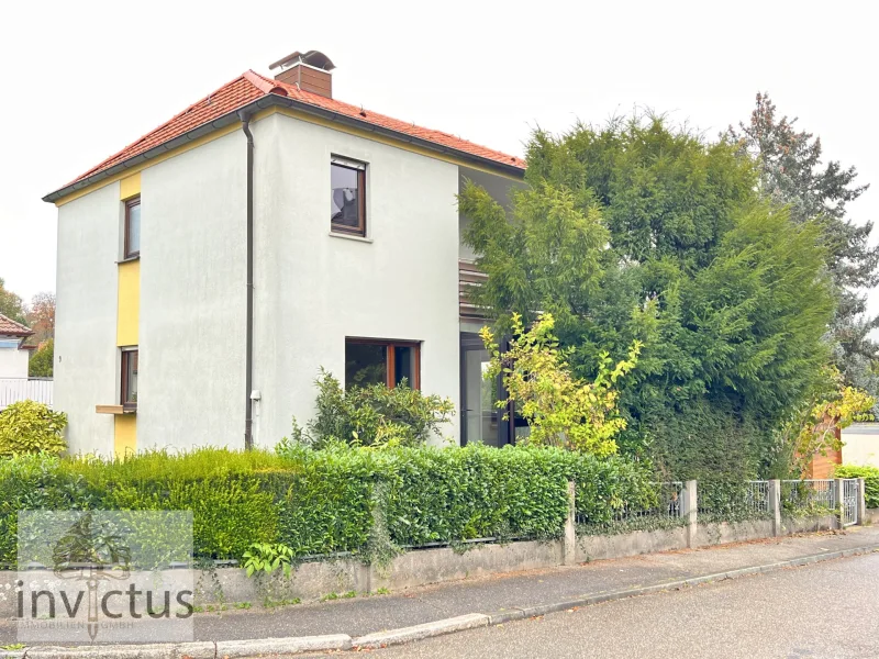 Außenansicht - Haus kaufen in Heilbronn - Vom Rohdiamanten zum Traumhaus– charmantes EFH mit Garten und 2 Garagen in ruhiger Lage in Böckingen