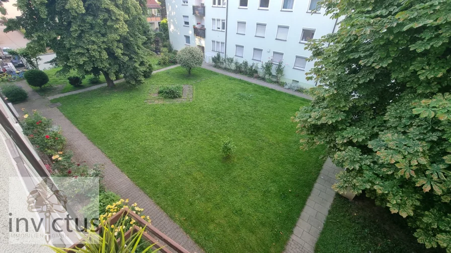 Gemeinschaftlicher Garten Hof  - Wohnung kaufen in Heilbronn - 2015 sanierte 3 Zimmer Wohnung mit Balkon, Küche und  Bad