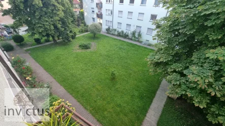 Gemeinschaftlicher Garten Hof  - Wohnung kaufen in Heilbronn - 2015 sanierte 3 Zimmer Wohnung mit Balkon, Küche und  Bad