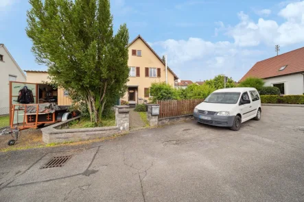 Vorderansicht - Haus kaufen in Talheim - Freistehendes Einfamilienhaus mit großartigem Grundstück!