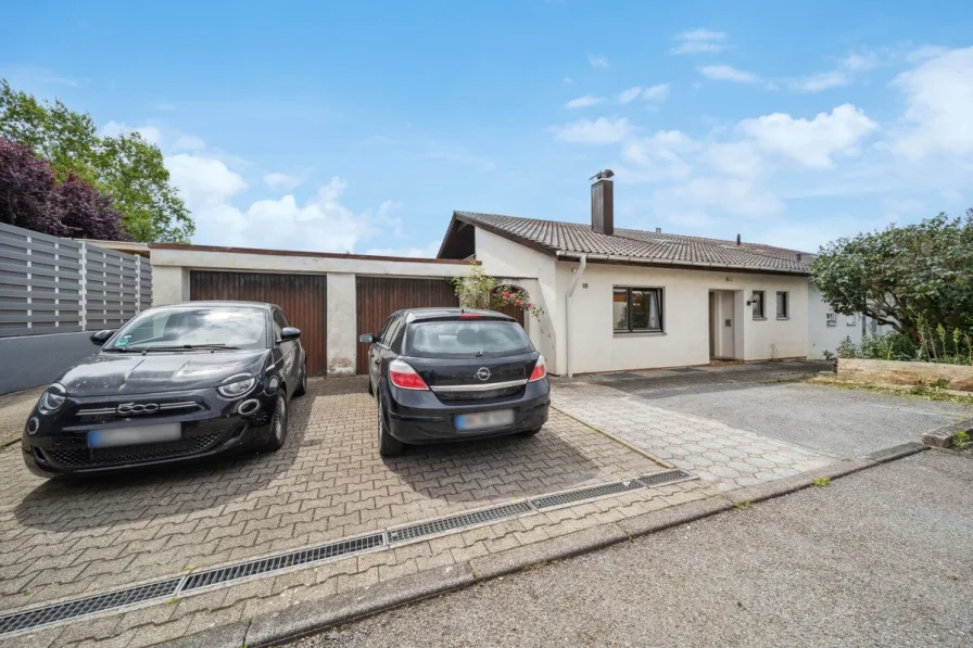 Vorderansicht - Haus kaufen in Talheim - Einfamilienhaus m. Ausbaupotential!