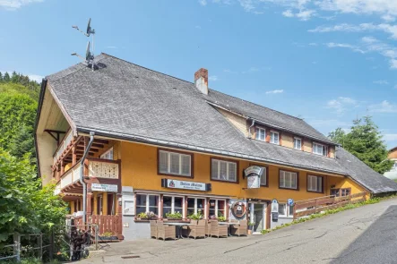 Vorderansicht - Haus kaufen in Todtmoos - ***NEUER PREIS*** Altehrwürdige Gaststätte mit Pension im Schwarzwald!