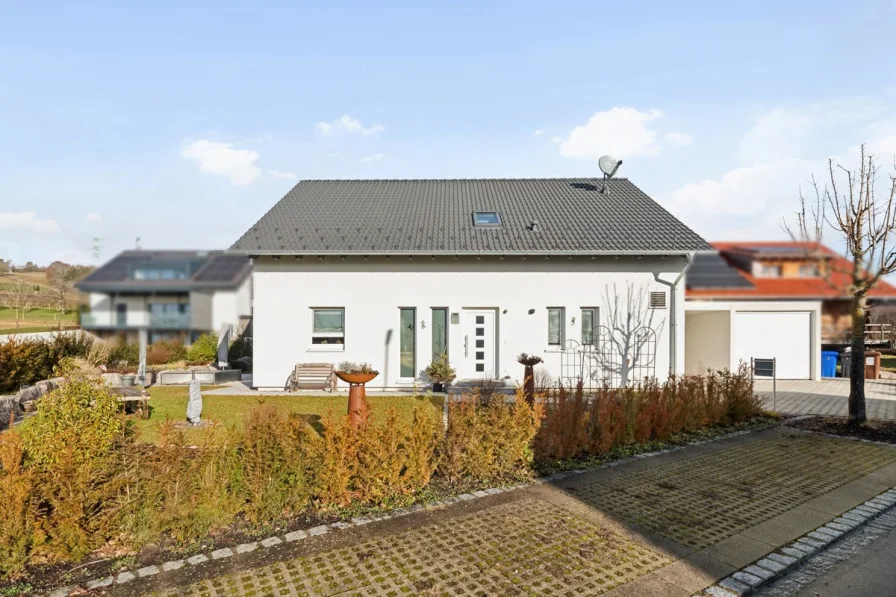 Außenansicht - Haus kaufen in Albbruck / Birndorf - TOP Einfamilienhaus / Nur 21 kWh/(m² a) Endenergiebedarf!