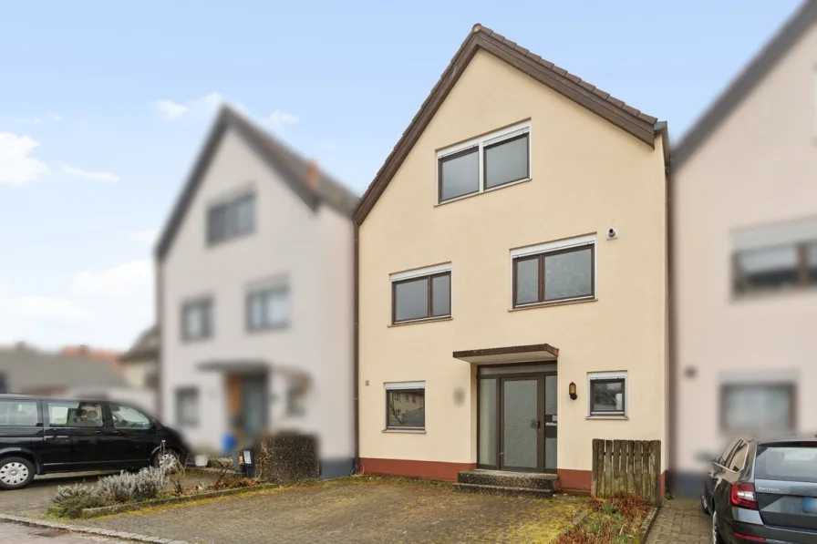 Vorderansicht - Haus kaufen in Steinen - Viel Platz im Reihenmittelhaus in begehrter Lage