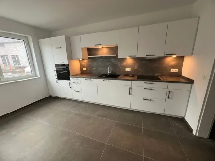 Einbauküche - Haus mieten in Ueffeln - "Wohntraum für Familien: Stilvolle Doppelhaushälfte mit Garage"