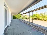 großer Balkon mit 190m² eigenem Garten