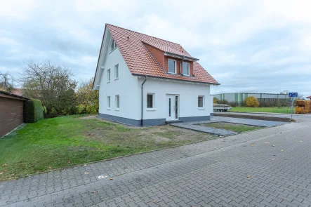 Aussenansicht - Haus kaufen in Sassenberg - Einfamilienhaus in ruhiger Lage sofort frei.