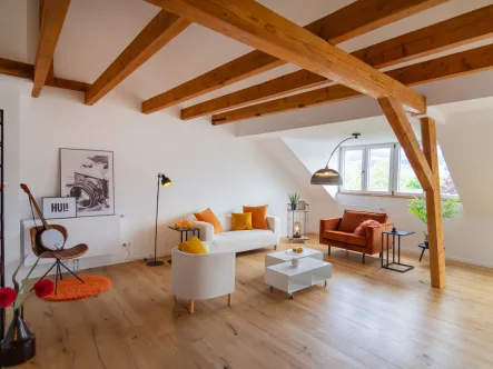 Helles Wohnzimmer - Wohnung kaufen in Lörrach - Traumhafte Aussicht im kernsanierten Altbau in Lörrach