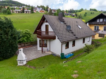 Hausrückseite - Haus kaufen in Todtnau / Todtnauberg - Großzügiges Ferienhaus mit Einliegerwohnung im Schwarzwald