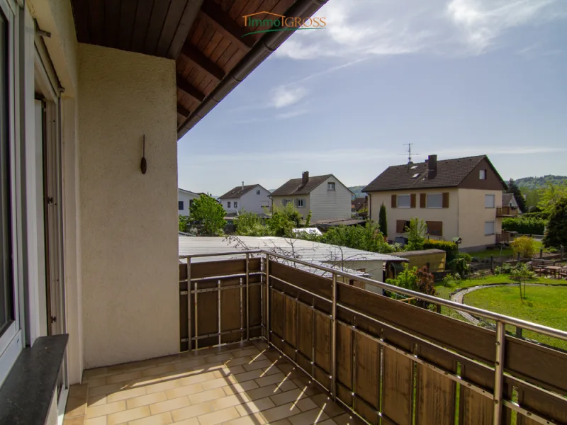 Balkon mit Blick auf die Nachbarschaft