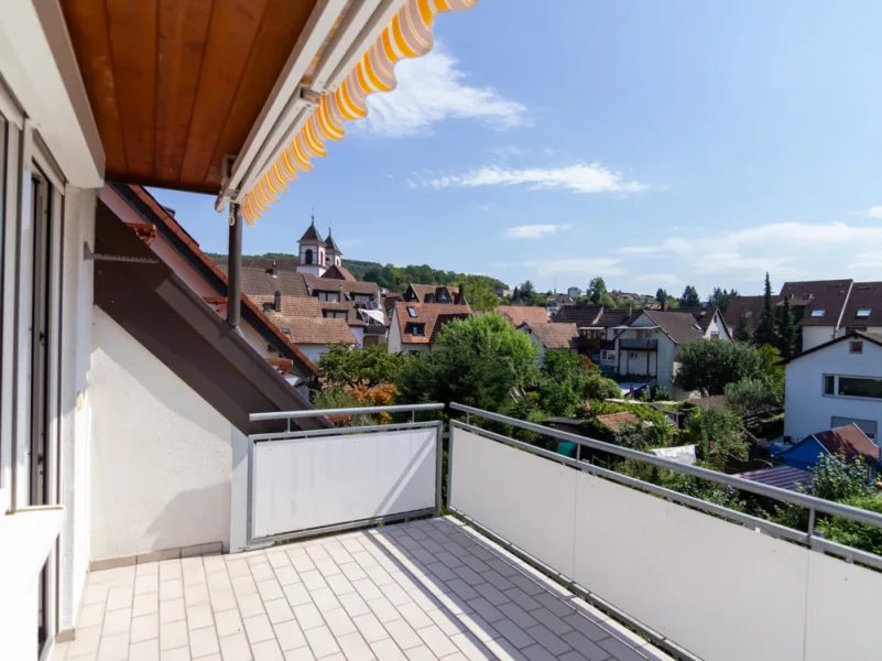 Gemütlicher Balkon mit Aussicht - Wohnung kaufen in Lörrach - Ruhige 5-Zimmer-Maisonette-Wohnung im Stettener Zentrum