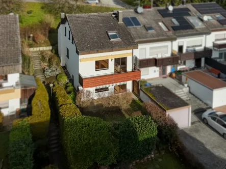 Titelbild - Haus kaufen in Lörrach - Reihenendhaus mit Hanglage und Einliegerwohnung in Lörrach