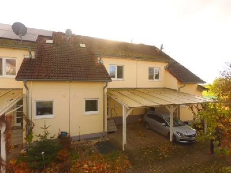 Eingang mit Carport, Nordseite