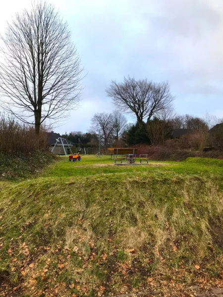 Spielplatz gegenüber