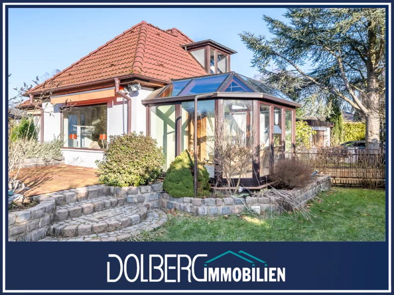 Titelbild - Haus kaufen in Hamburg / Bergstedt - Wohlfühlhaus mit 5 Zimmern, Doppelgarage, Schwimmbad, Sauna und 1.674 m² großem Grundstück!
