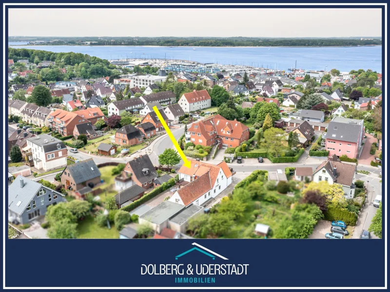 Titelbild  - Haus kaufen in Laboe / Plön - Mehrfamilienhaus mit ca. 137m² Wohnfläche + ca. 230 m² Nutzfläche in attraktiver Wohnlage von Laboe