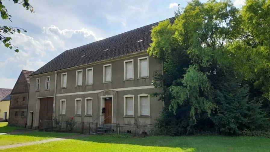 Vorderansicht - Haus kaufen in Treuenbrietzen - Großer Dreiseithof mit Entwicklungspotential