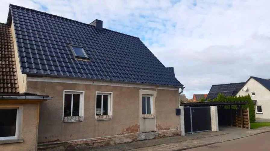 Hausansicht - Haus kaufen in Wiesenburg - Haus mit Scheune und großen Garten in ruhiger Nebenstraße