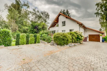 Titelbild - Haus kaufen in Herbertingen - Zweifamilienhaus in Herbertingen – Vielseitiges Wohnen auf großem Grundstück