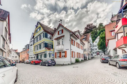 Gebäude - Wohnung kaufen in Biberach an der Riß - Sanierungsbedürftige Altstadt-Wohnung im historischen Denkmal im Herzen von Biberach