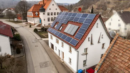 Außenansicht - Haus kaufen in Sigmaringen - Charmantes, kernsaniertes Einfamilienhaus in Gutenstein – Wohnen inmitten von Ruhe und Natur