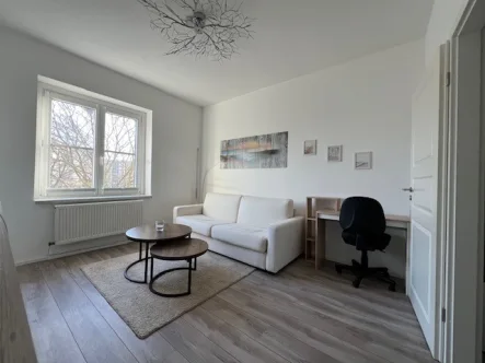 Das Zimmer - Wohnung mieten in Berlin - Helle, möblierte, sanierte, ruhige Wohnung, ca. 36 m², EBK, Wasch-/Geschirrspülmaschine in Lankwitz