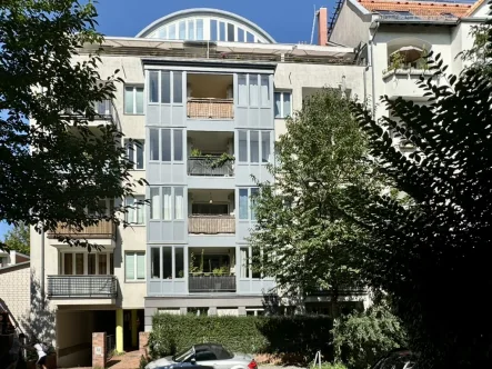 Das Haus - Wohnung kaufen in Berlin-Steglitz - Perfekt geschnittene, bezugsfreie 2-Zimmer-Wohnung mit sonnigem Südwest-Balkon + opt. TG-Stellplatz