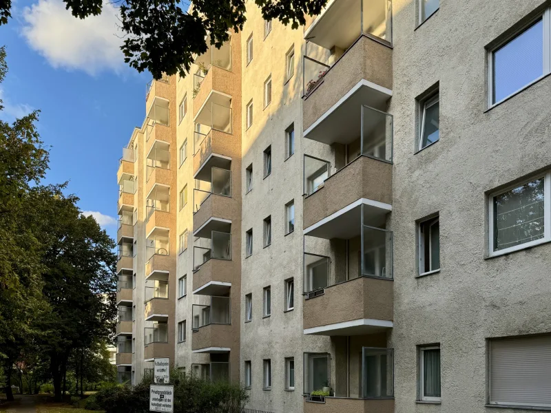 Das Haus - Wohnung kaufen in Berlin-Gesundbrunnen - 2,5-Zimmer-Eigentumswohnung bezugsfrei kaufen in Berlin-Gesundbrunnen, 59 m², West-Balkon, Panoramablick